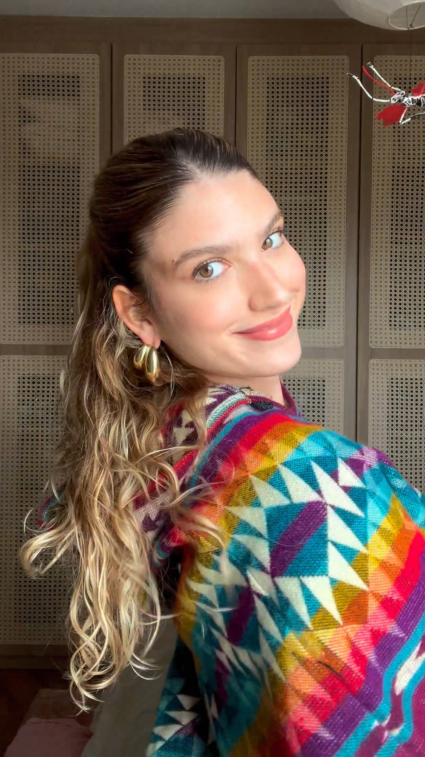 gloss, poncho e drama. a santíssima trindade