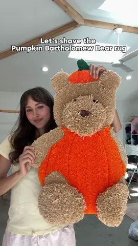 I have to be honest… I don’t think the end result really looks like Bartholomew, but maybe I’m being too picky?? 😅 let me know what you think! 🎃🧸 #asmr #rugmaking #jellycat #halloween #DIY 