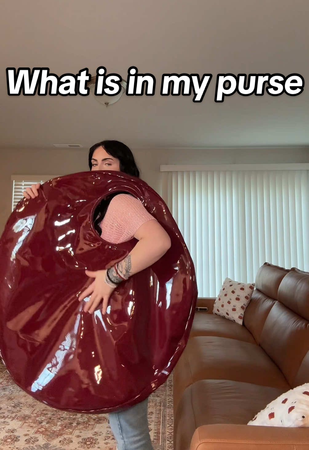 What is in my bag? #whatisinmybag #whatisinmypurse #purse #funnyvideos #funny 