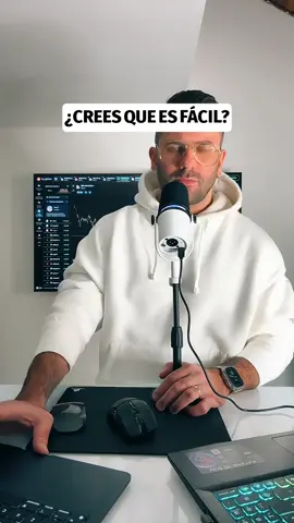 En este clip, exploramos la dura realidad del trading y por qué un simple video de YouTube no es suficiente para alcanzar la rentabilidad. Si eres nuevo en el mundo del trading, ¡presta atención! Aquí te contamos lo que realmente necesitas saber para tener éxito y evitar quemar tu cuenta. No te dejes engañar por las promesas rápidas.#TradingReal #NoEsTanSencillo #AprenderTrading #InversionesInteligentes #Forex