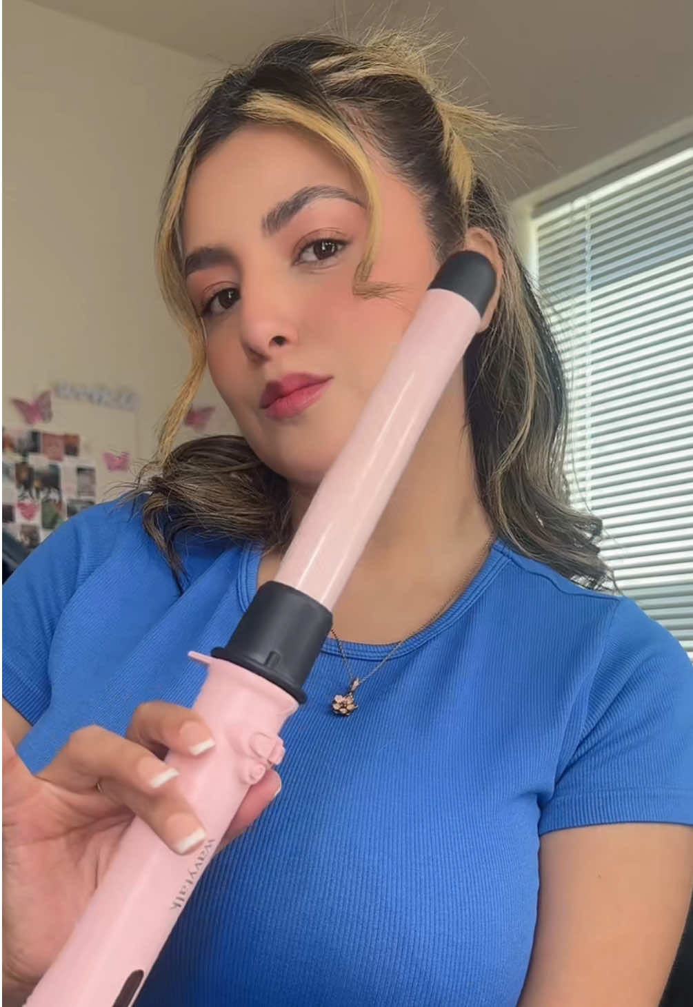 esta pinza siempre me saca de apuros. #wavytalk #rotatingcurlingiron #blush #makeup 
