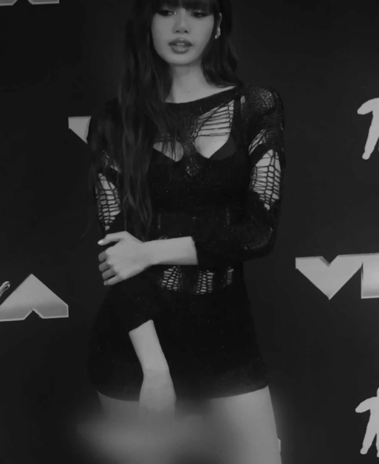 she's a hot topic // #lisa #lisablackpink #blackpink #rari01h #fyp //  [Lisa Dark Edit]