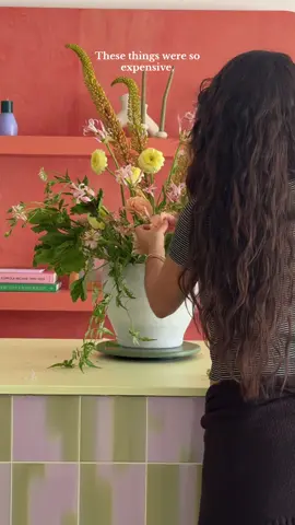 Here’s a breakdown of how I made this XXXL arrangement for a customer! 