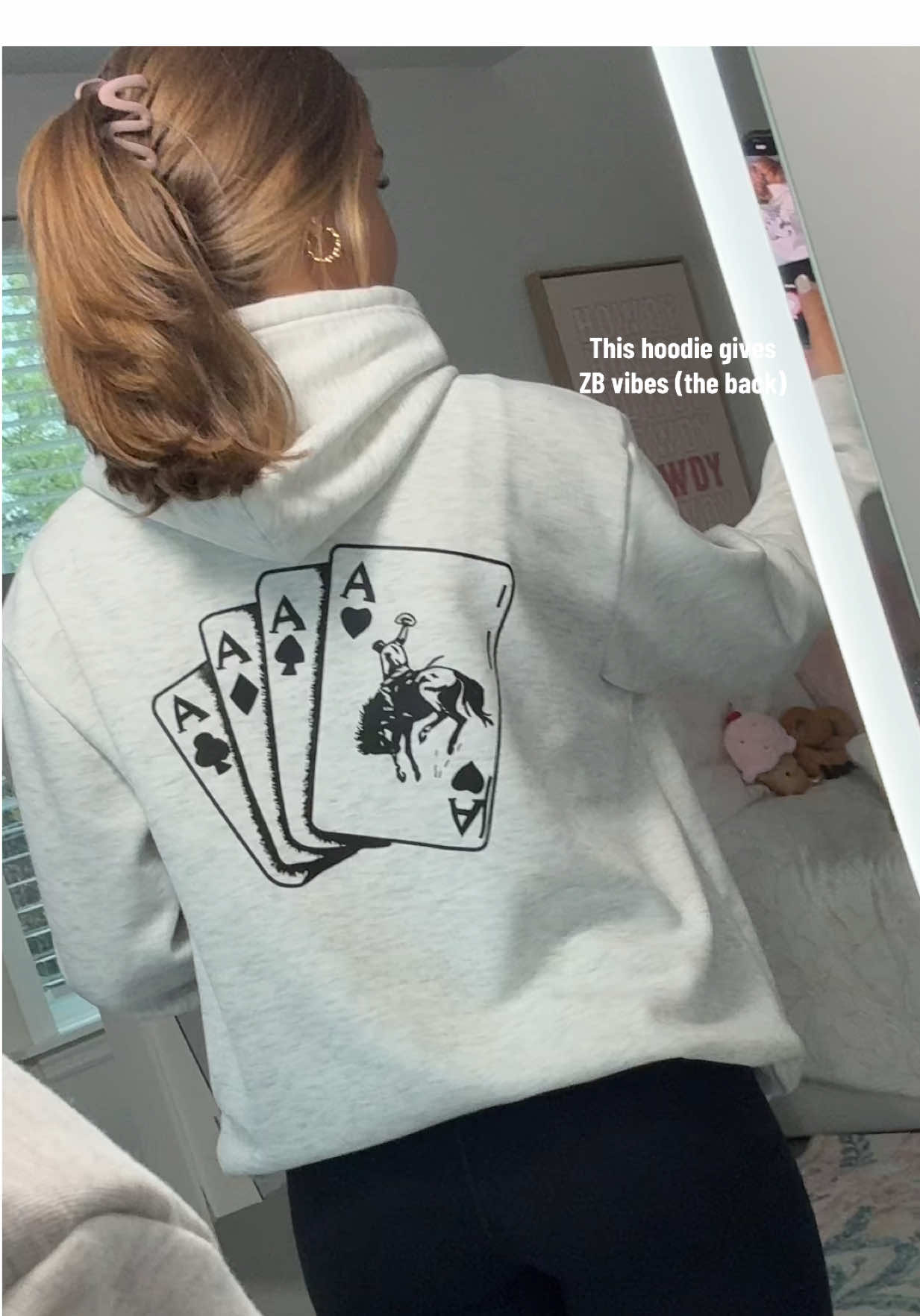 I 🫶🏼 simple hoodies. 
