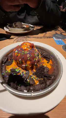 Spooky Pizookie 🎃 🍂 #bjrestaurantandbrewery #austin #halloween #fall 