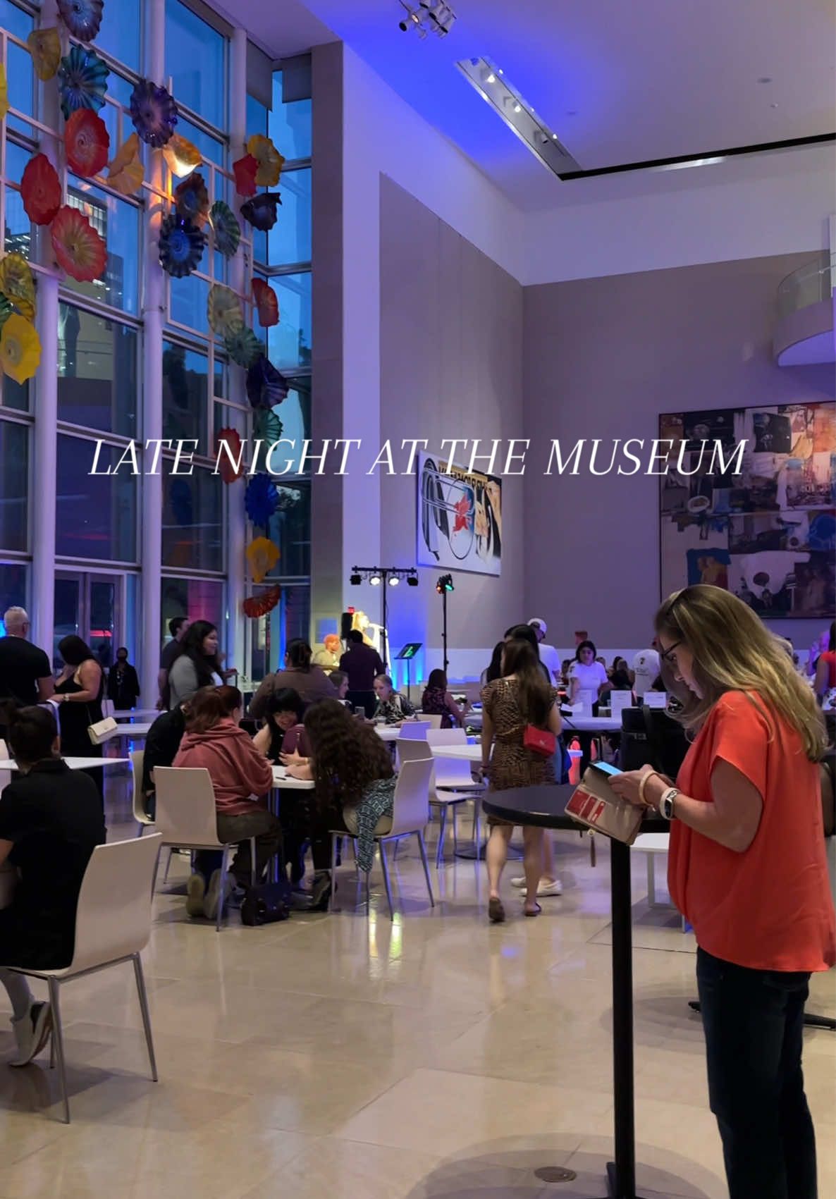 Save this post for your next date night or girls night out 💋 #dallastx #thingstodoindallas #dallasevents #artmuseum #dallas 