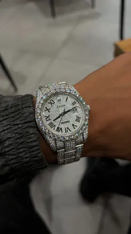 Bussin’ 💎 No flash has been used in this video. #luxuryjewelry #vvs #icedout #icedoutwatch #luxurywatch 