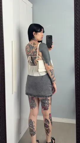 não sei quem te traumatizou amiga, mas não #tattoo #tatuagem 