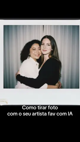Foto com ídolo usando o Gemini 🌿✌️#manaus #lanadelreycult #manaus                   Prompt👾 crie uma imagem tirada com uma câmera Polaroid. a foto deve parecer uma foto normal, sem um assunto ou propriedade clara. a foto deve ter um leve efeito de desfoque e uma fonte de luz consistente, como um flash de uma sala escura, espalhada por toda a foto. não mude os rostos ou os sorrisos e deixe-os se abraçar. troque o fundo atrás das duas pessoas por uma cortina branca.