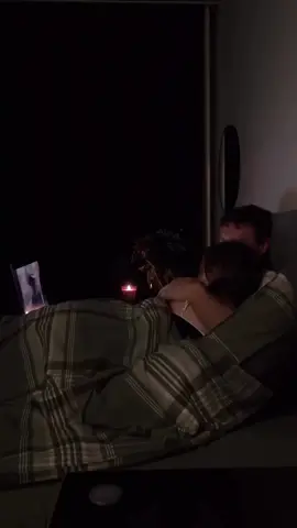 لا شيء أجمل من النوم في حُضن من تُحب . 💓