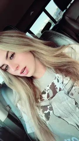 Make sure she’s beautiful 🥀#fentysuperbrandday #indiana #barrelracer #LanguageLearning 