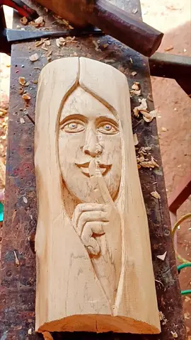 I'm carving Taylor Swift's face into wood #woodcarving #woodworking #taylor #taylorswifttok 