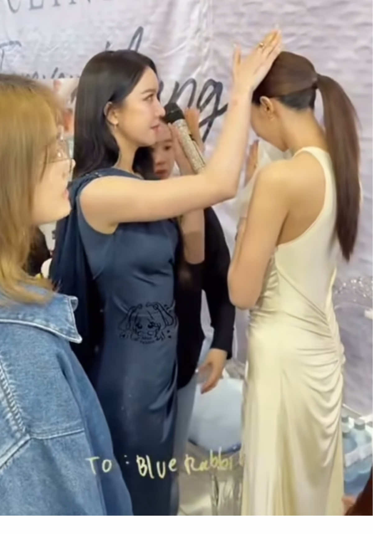 พี่จูนอธิษฐานเผื่อให้น้องเอนจอยเสมอก่อนเริ่มทำงาน✨🤍คือรู้สึกดีมากภาพแบบนี้เห็นเป็นประจำของพี่จูนคนสวย🥰#Junenannirin #Enjoyyotdr #EnjoyJune 