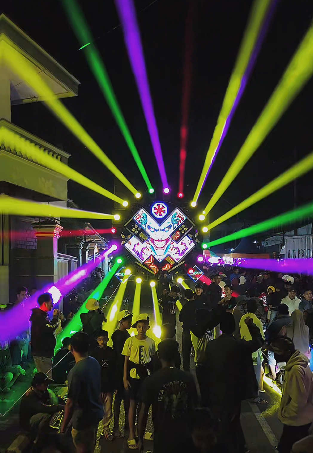 Jan nyeni cek sound @LKI PRODUCTION feat @ganksayur di pasar nongkojajar. #lkiproduction #karnavalnongkojajar2025 #karnaval2025 #soundhoreg #fyp 