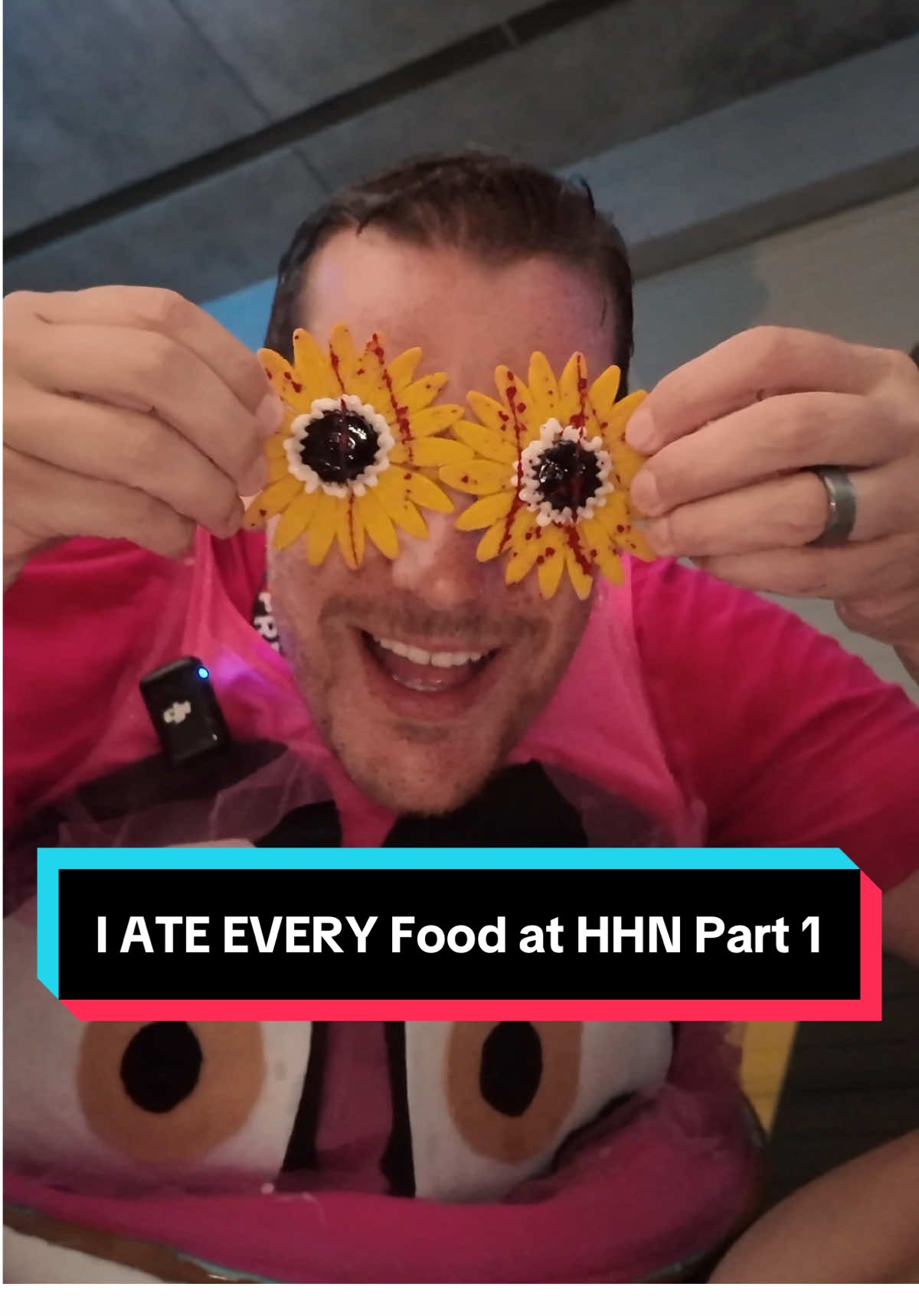 I ATE EVERY Food at HHN Part 1 - Clown Cafe in Universal Studios Florida. Tonight we tried the Wings, Popcorn Chicken and Sugar Cookies. All but the sugar cookies were excellent and I highly recommend the Clown Cafe food at Halloween Horror Nights Orlando. #hhn #hhn34 #halloweenhorrornights #halloweenhorrornightsorlando #hhnfood 