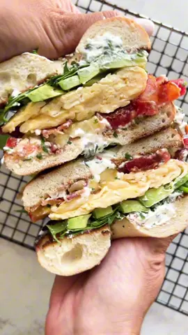 Bacon 🤝 tomato #breakfastideas #breakfasttiktok #breakfasttok 