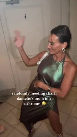 why’d she lowkey hit all the beats 😭 #fyp #fypシ #viral #xyzbca #charlidamelio 