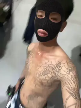 ra đường mặc giáp vào #xh #xhtiktok 