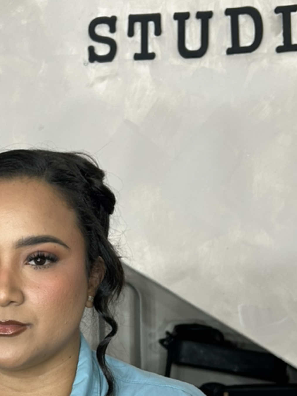 Maquillar labios necesita mi concentración jajajaj  #italia #italiadeluxe #italiadeluxecosmetics #lipgloss 