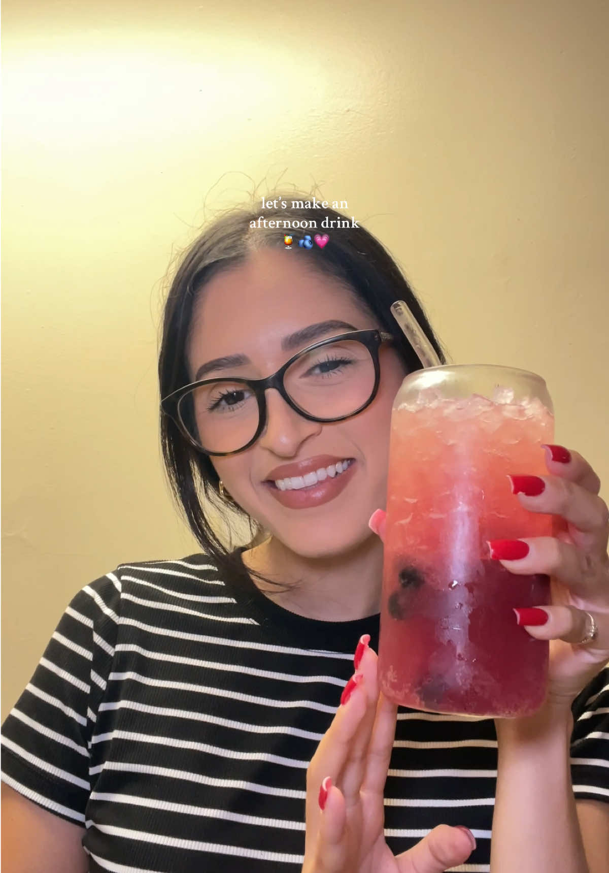 #gifted_by_wildwonder 💗🫐 my favorite flavor ! perfect for these hot “fall” days 😭 @drinkwildwonder @wildwonder #drinkwildwonder #happyguthappylife #mocktail #drinkrecipes