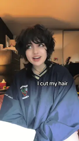 God forbid someone leaves me w scissors #hair #alt 