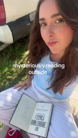mysteriously reading outside… tell me you get the vibe guys like its sarcasm 😭😭 #reading #readingoutside #books 
