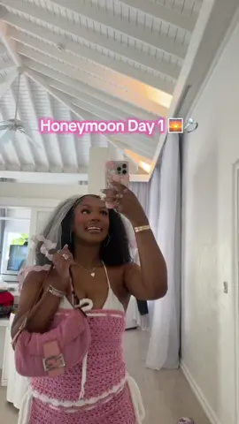 they keep calling me pink wedding girl 😂😂😂💕 ill take it !!!!! #Stunna4Leo #honeymoon 
