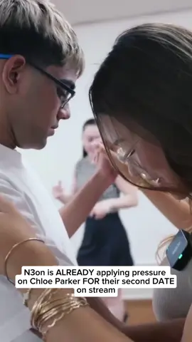 N3on is ALREADY applying pressure on Chloe Parker FOR their second DATE on stream #n3on #n3onclips #chloeparker #date #eyecontact 
