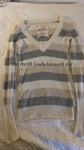 its fabulous, gorgeous, divine, lovely, beautiful, and every other word to describe this hollister masterpiece #thrifting #vintagehollister #fashion #fypシ #blowthisup