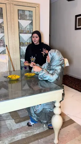 شاف مراته وهى بتعامل امه في غيابه