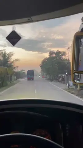 morning person 🌞#drivermuda #storydriver #buspariwisata #sexygank #fyp 