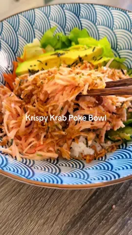 Krispy Krab Poke Bowl doesn’t require any cooking (as long as you have rice) and it’s ready in just a few minutes! For the full recipe check out TheTastebud.co #crabpokebowl #foodtiktok
