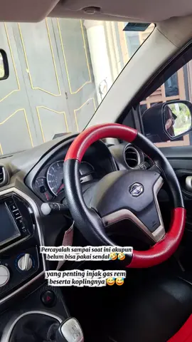 slalu lepas sendal dulu sebelum jalan #nyetirmobil #nyetirsendiri #nyetirmobilmanual #fyp 