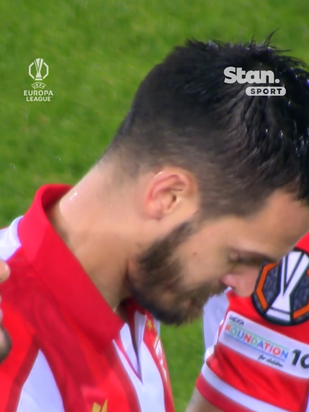 Crvena zvezda and Celtic come together to remember Dejan Milovanović who sadly passed away last week, aged 41 🕊️🇷🇸 The Serbian made over 150 appearances for the side from Belgrade. #StanSportAU #UEL