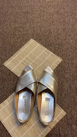 Rekomendasi sandal wanita kekinian harga terjangkau#promomakangajian #sandalmurah #sandalwanita 