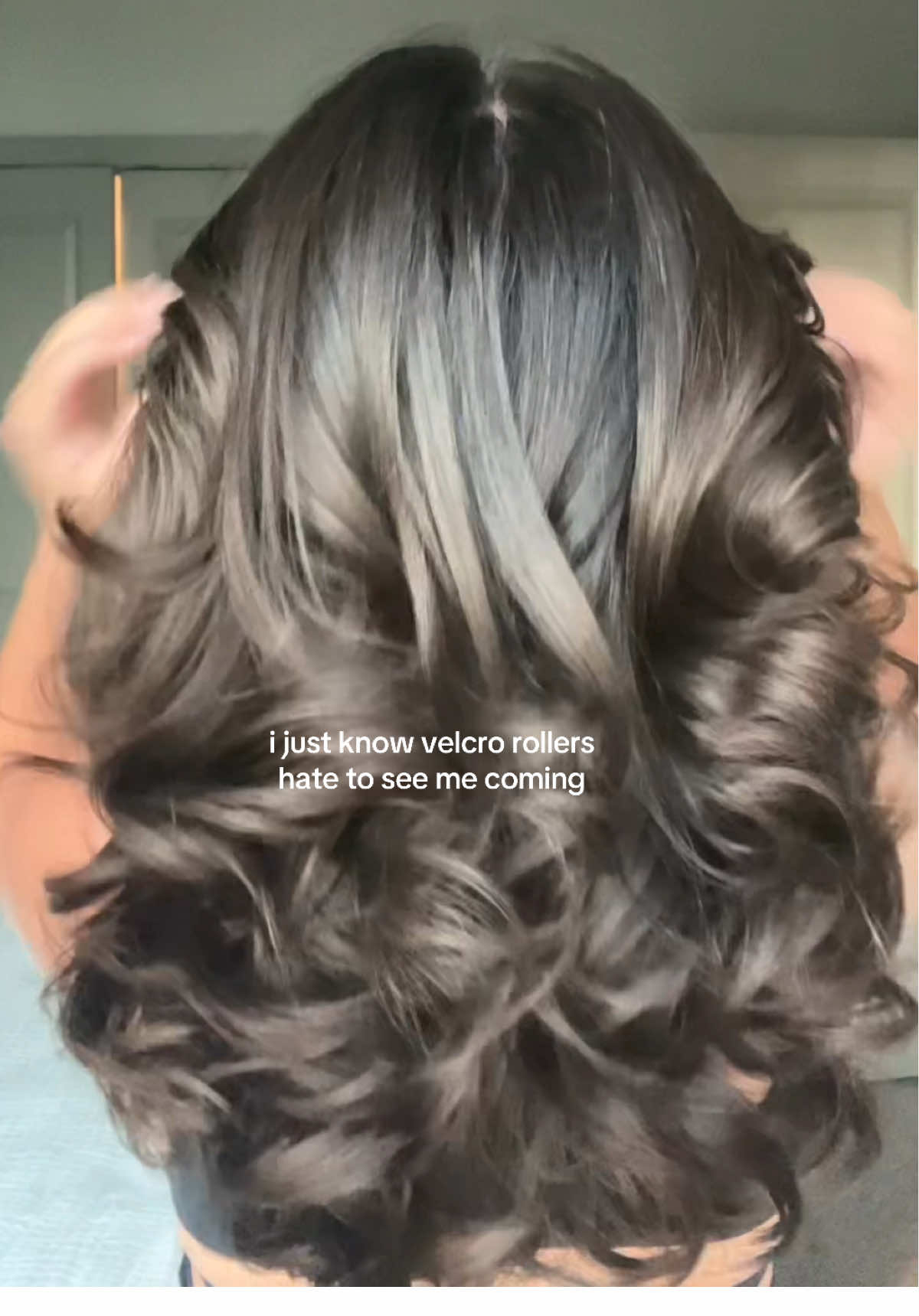 take out my rollers with me 🫶🏼 my rollers are 🔗 on my amaz0n #hairrollers #rollers #blowout #tatemcrae #arianagrande