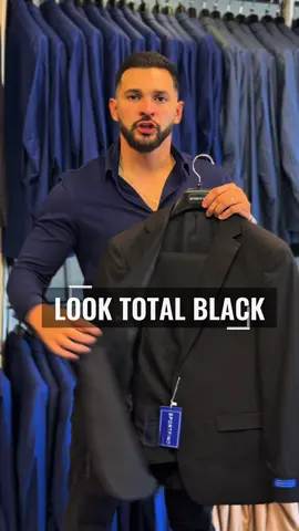 Look elegante #Totalblack  📲 Contactos al 0991 76 49 13  #moda #elegancia #trajes #sportfino     
