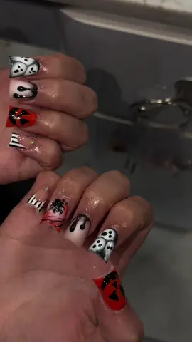 follow me for the tutorial 💕💕💕 #coralsprings #nails #nailinspo #halloween #fyp 