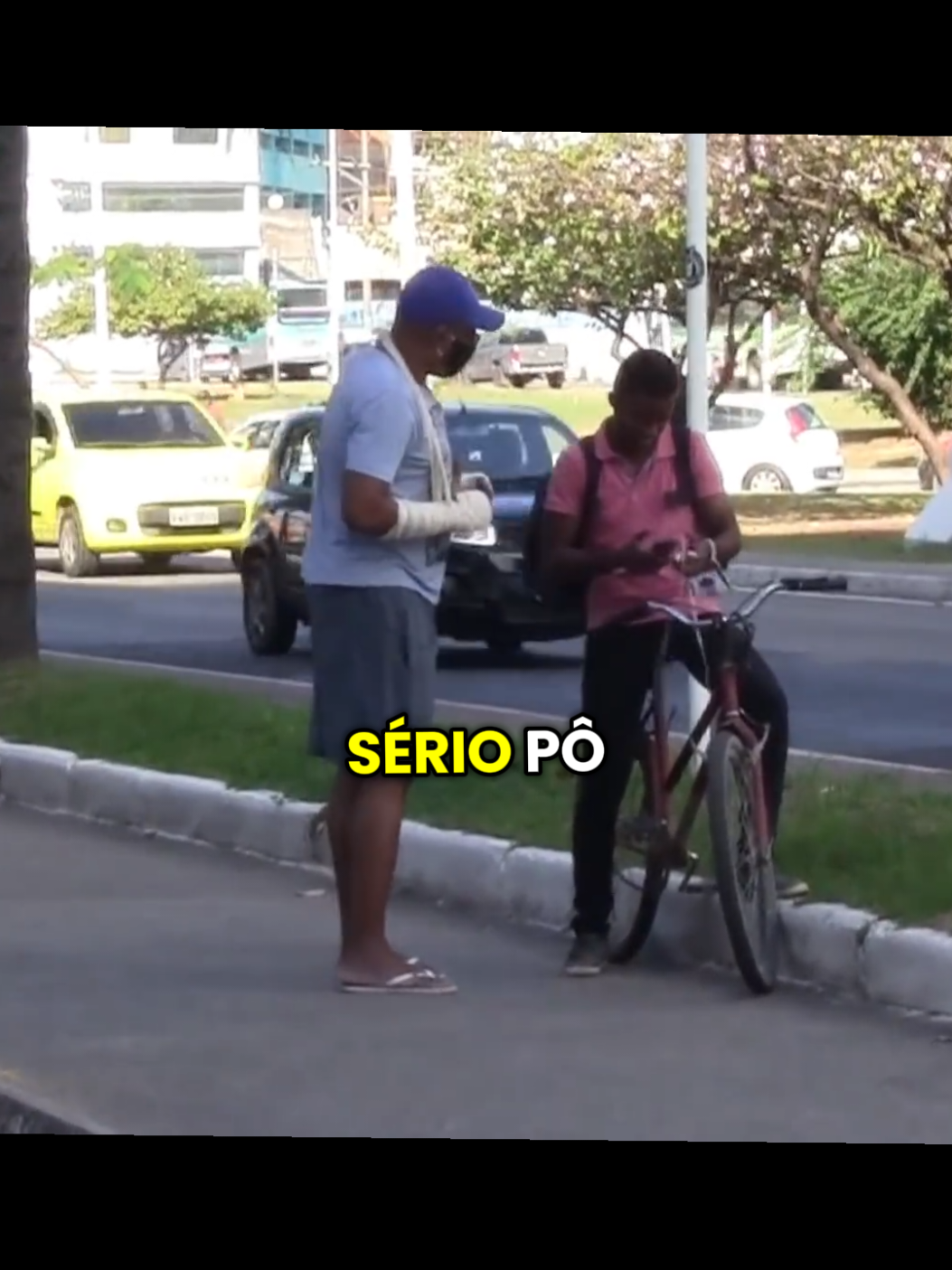 Pegadinha Pedindo ajuda pra tomar 