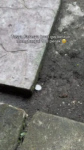 Demi Allah, udah semingguan ni duit nyelip di situ, tp gw gak ambil2.  #tasyafarasya #perceraian #100rupiah #tasya ###fypage 