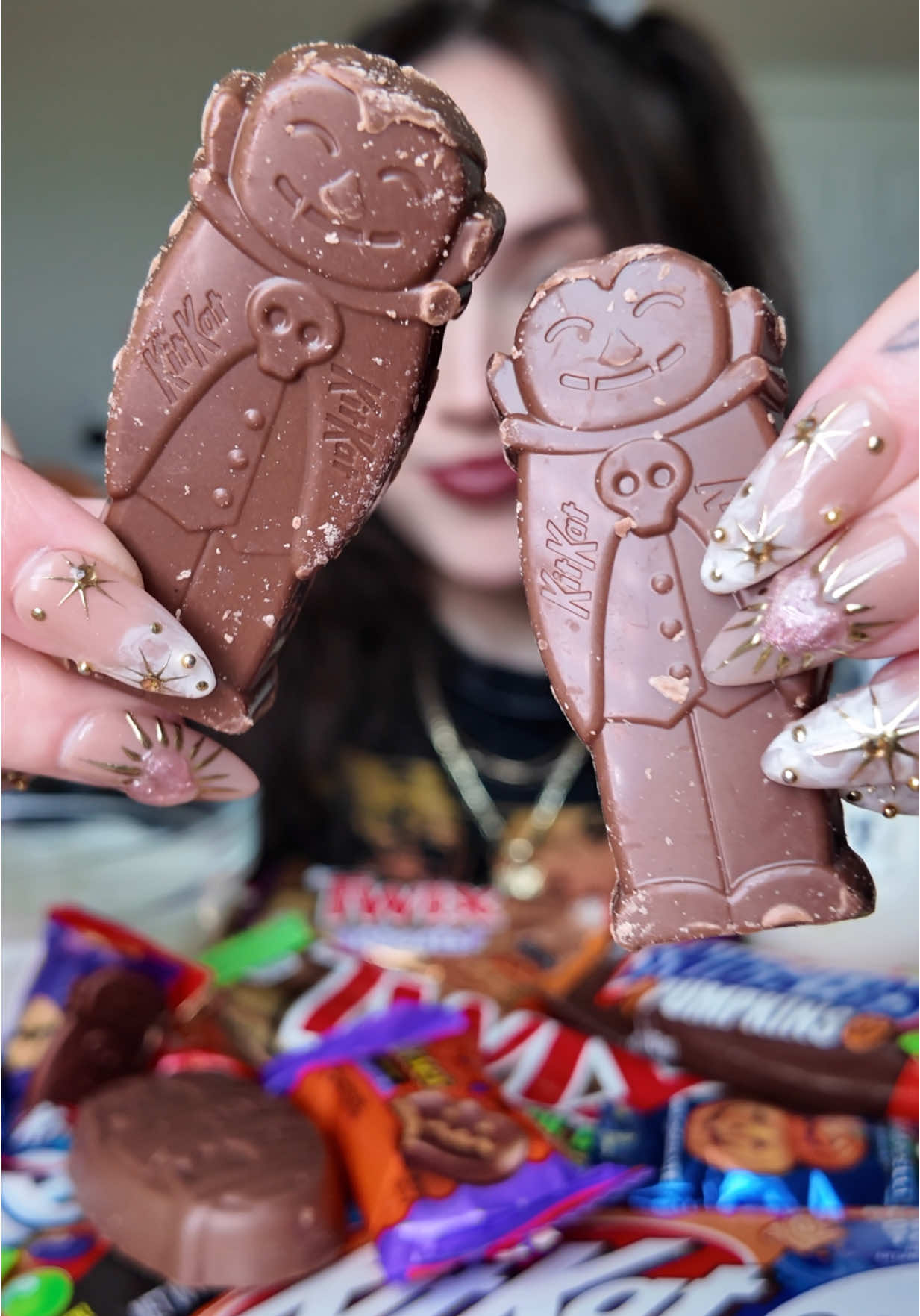 halloween candies mukbang 🎃 which candy is your favorite on halloween night?? 👻 should I make more candy videos?? @Reeses @KITKAT @TWIX @skittles @Ghirardelli Chocolate Company @snickers 