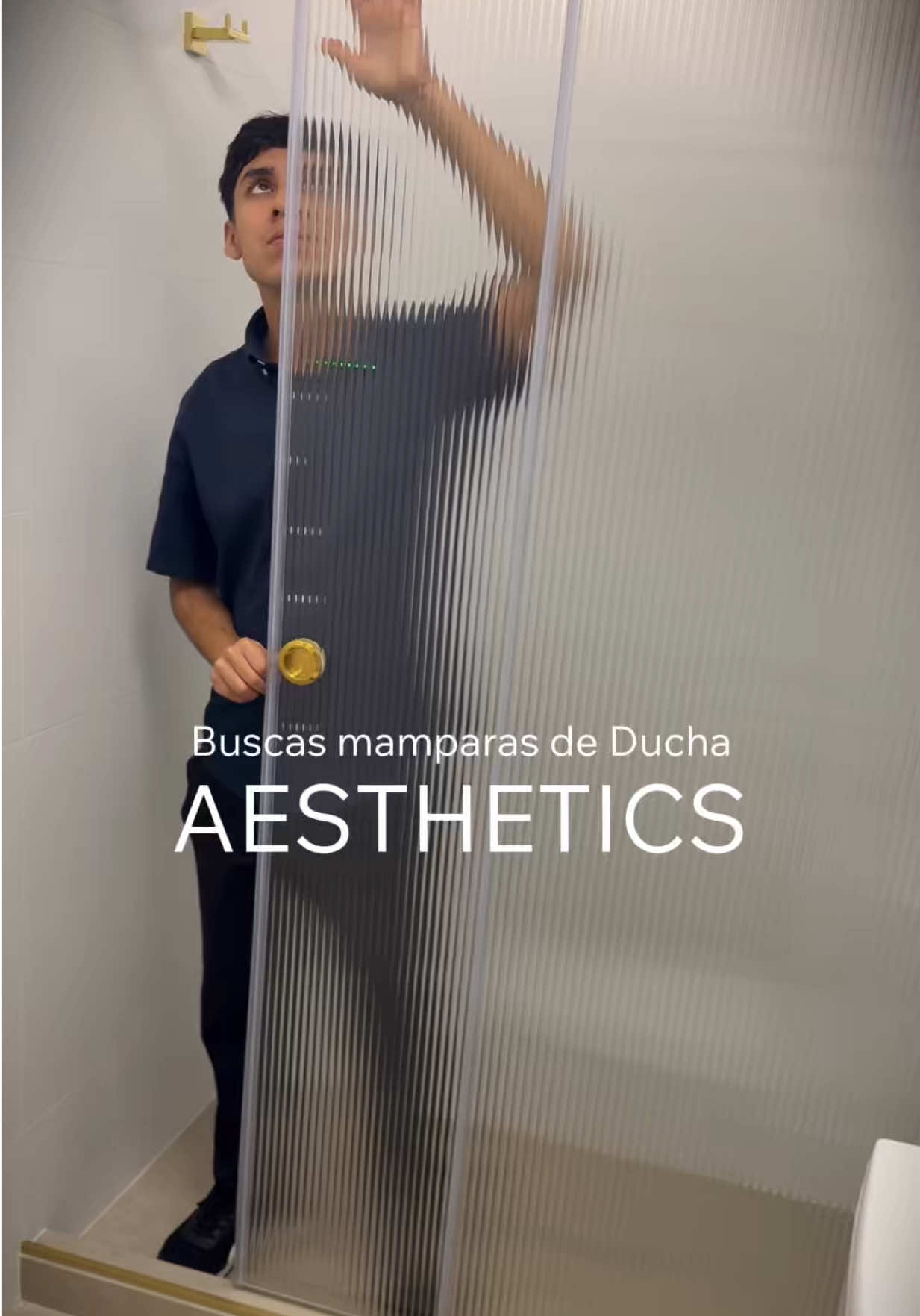 Mamparas de ducha de alta gama hechos con estilo ✨🚿 Te presentamos nuestra modelo de mampara de ducha Euro Solutions de Alta Gama / con accesorios de acero inoxidable Dale otro estilo a tu ducha, consíguelo con nosotros. Escríbenos en los comentarios o al link de la descripción.  #mamparadebaño #duchas #cristaltemplado #DiseñoDeInteriores #bañosmodernos 