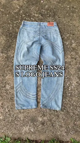 If I still had the collection of supreme pants I once had I’d be a happy man #supreme #streetwear #outfitinspo #jfurswardrobe #upstateny 