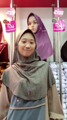Halo Rabbaners 👋🏻 Rekomendasi kerudung warna baru dari Rabbani 😍 Ada warna apa aja sih ?  Innova S coklat Vh Rp 69.800  Innova Lx S Coksu Rp 64.800 Hemy S Powder Blue Rp 79.800 Innova Lx M mahogany Rp 74.800  Innova M Beige Rp 84.800  Nah itu warna - warna yang baru di store Rabbani . Jadi kalian suka warna apa nih rabbaners 🤔 Yuk buruan Order dari sekarang sebelum kehabisan stok nya 🤭 Info more :  🔗 Rabbani Kebumen  📍Jl. Soekarno Hatta No 49 Kebumen  📞 081383739160 @Rabbani Official 