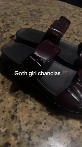 These sandals are so comfyyyy and the perfect fall sandal I feel like we all need a fall sandal?#fyp 