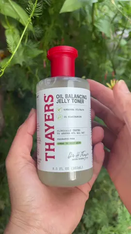 My nighttime skin routine always includes an amazing oil-balancing jelly toner from Thayers. #ThayersAmbassador #Thayers #NighttimeRoutine @Thayers 