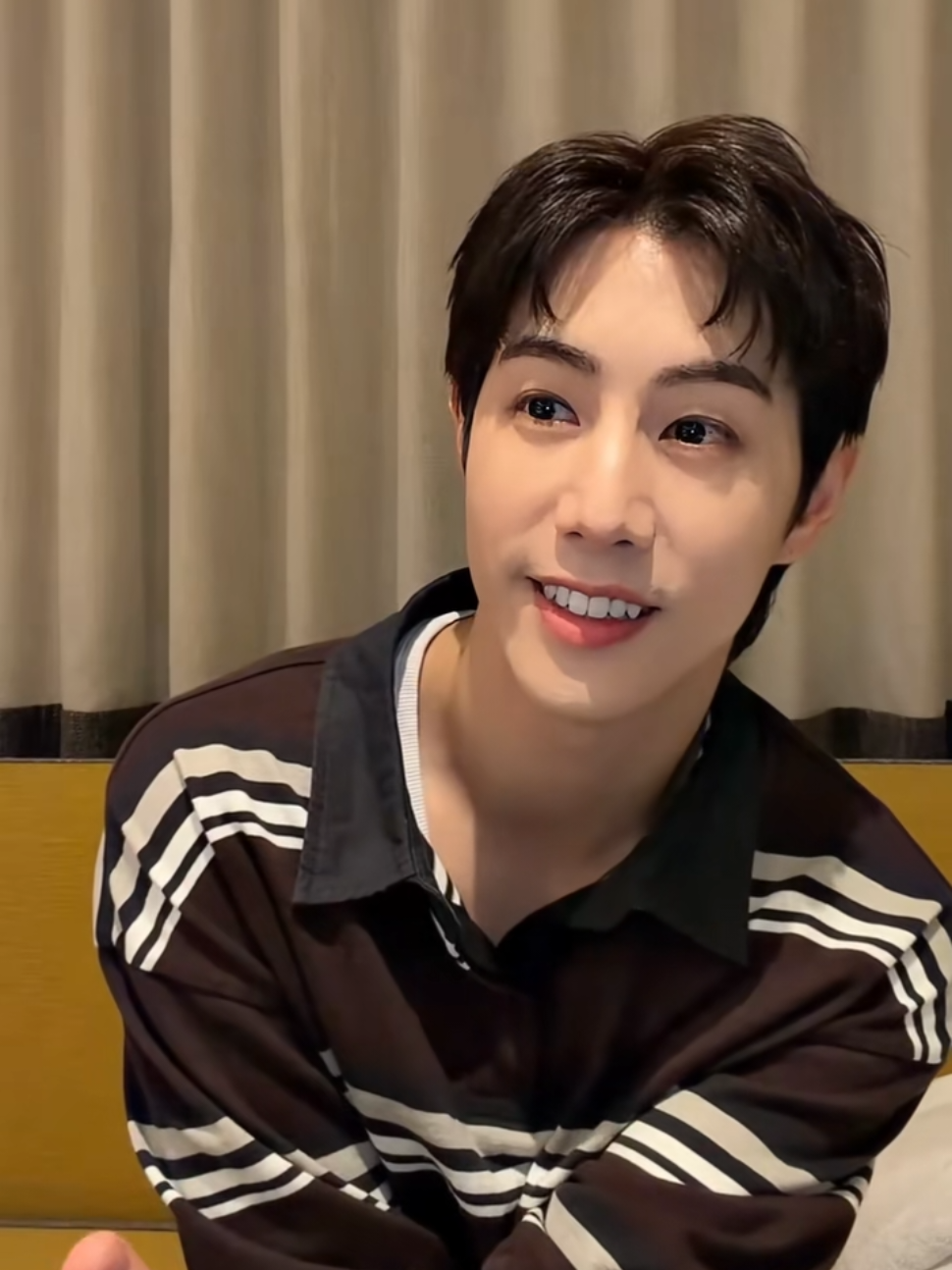 พี่มาร์คที่ใช่อายุ32ใช่ไหม🤭ทำไมสายตาเรายังอายุ23อ่าาาหน้าเด็กมาก 24.9.2025มาไลฟ์ในWeibo💕 Mark Tuan 🐰พี่มาร์ค #หลงเธอแล้ว #มาร์คต้วน #Marktuan #mark #weibo 