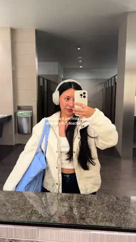 and back home by 10 pm sunday night 😌 work 🤝 life balance bc life’s too short to not book the weekend trips ✈️  #weekendtrip #traveltiktok #portlandoregon #travelportland #thingstodo 