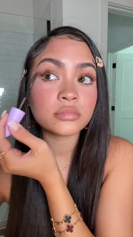 we love a good new mascara and @COVERGIRL did not come to play! The New Lash Blast Bond Mascara adds the right amount of drama. And this brown shade makes my eyes pop!😍 #ad #CoverGirl #CoverGirlPartner #easybreezybeautiful 