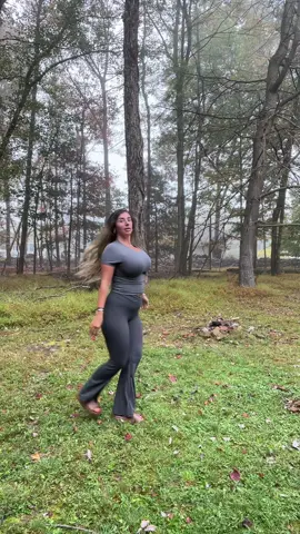 My intrusive thought is always “just do a cartwheel rn” #fyp 